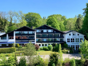 Отель Hotel Schloss Berg  Берг